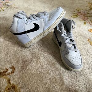 Unisex Nike dunk high top sneaker size 1.5 kids